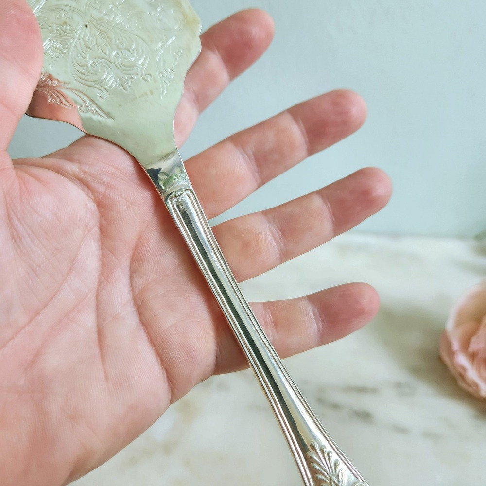 Vintage Silver Plated Serving Cake Server Ornate Floral Pattern Spatula Dessert - Picture 5 of 5